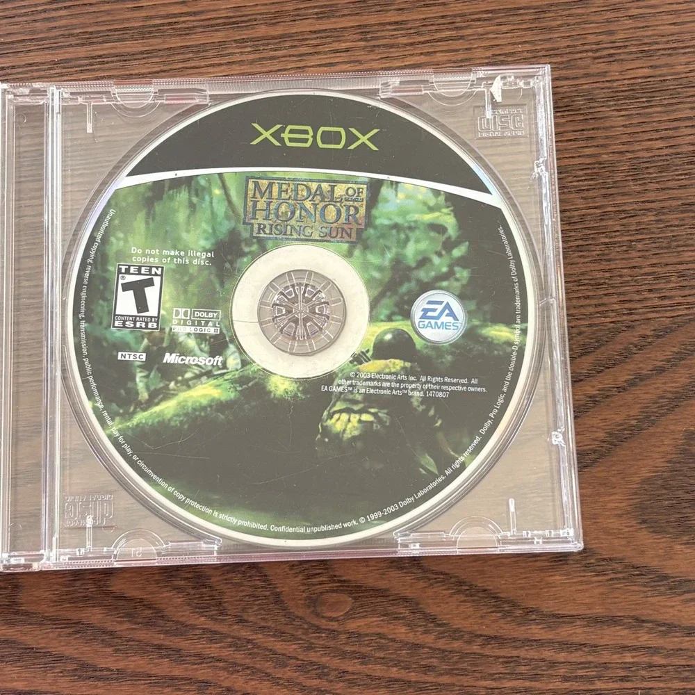 Microsoft Xbox Video Game Bundle Colin McRae Rally 2005 Medal of Honor Good Disc